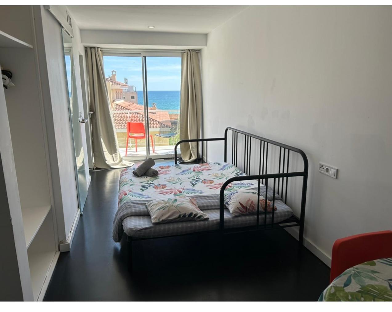 Hug Hotel2022 El Carrer del Canonge Dış mekan fotoğraf