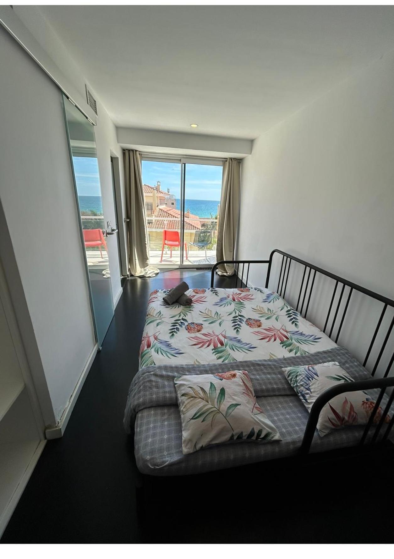 Hug Hotel2022 El Carrer del Canonge Dış mekan fotoğraf